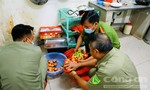 TPHCM: Người dân đi làm CCCD được phục vụ chu đáo với trái cây, máy lạnh