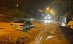 Sau cơn mưa, đường ở TP.Phan Thiết ngập đất cát