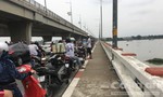 Người phụ nữ bỏ lại xe máy trên cầu Hoá An, nhảy sông Đồng Nai tự tử