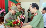 Khen thưởng Công an phường Phước Tân về thành tích tham gia phá án
