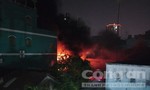 Xưởng nhựa ở Sài Gòn phát hoả cháy dữ dội giữa đêm