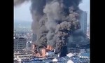 Clip trung tâm thương mại bốc cháy dữ dội, ít nhất 4 người chết
