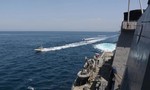Tàu tuần duyên Mỹ bắn 30 phát cảnh cáo xuồng máy của Iran