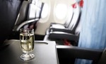 Hai hãng bay Mỹ ngưng phục vụ đồ uống có cồn vì tiếp viên bị hành hung