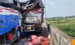 Tài xế xe tải tử nạn sau cú tông của xe khách giường nằm trên cao tốc