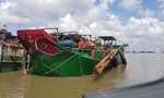 Công an huyện Cần Giờ tìm chủ chiếc tàu "khủng" khai thác cát trái phép
