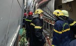 Cảnh sát PCCC dập lửa, tìm thấy 8 thi thể trong căn nhà bốc cháy ở Sài Gòn