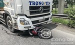 Xe container kéo lê xe máy ở Sài Gòn, một thanh niên tử vong