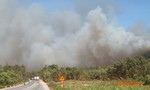 Hàng trăm CBCS dập lửa cháy rừng dưới trời nắng nóng ở Thừa Thiên Huế