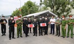 Thăm, động viên CBCS Công an tại các chốt kiểm soát dịch ở Bắc Giang, Bắc Ninh