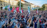 Hàng nghìn người biểu tình ở Hungary phản đối xây đại học Trung Quốc