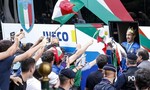 Clip tuyển Italia đưa cúp vô địch Euro 2020 về nước