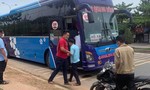 Xe khách chở khoảng 15 người từ TPHCM về Quảng Trị “trốn” khai báo
