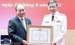 Chủ tịch nước trao Huy hiệu 40 năm tuổi Đảng tặng Bộ trưởng Tô Lâm