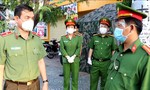 Thiếu tướng Lê Hồng Nam thăm, động viên CBCS trực chốt kiểm soát chống dịch