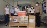 Hà Nội tiếp nhận máy xét nghiệm PCR do TNG Holdings Vietnam trao tặng