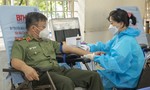 ​Thiếu tướng Phan Xuân Tuy cùng 350 cán bộ, học viên ĐH ANND hiến máu