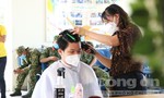Cắt tóc miễn phí cho hơn 100 người trên tuyến đầu chống dịch tại TPHCM