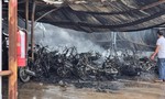 Cháy nhà để xe trong công ty may, gần 250 xe máy bị thiêu rụi