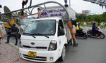 Xe tải đi sai làn, tông gãy thanh giới hạn chiều cao trên cầu Sài Gòn