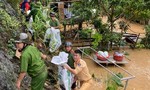 Lũ tàn phá khủng khiếp ở huyện Kỳ Sơn: Bới bùn đất tìm tài sản sót lại