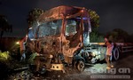 Xe đầu kéo bị lửa thiêu rụi trong đêm khi đang lưu thông ở TP.Thủ Đức