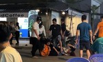 Hai nhóm phụ nữ đánh nhau náo loạn trước quán nhậu ở TPHCM