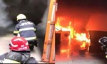 Giải cứu thành công 3 người mắc kẹt trong đám cháy nhà dân