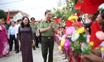 Bộ trưởng Tô Lâm chung vui ngày hội Đại đoàn kết với người dân tại Nghệ An