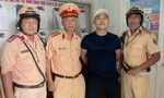 CSGT Nam Sài Gòn khống chế kẻ cầm dao rượt đuổi người dân
