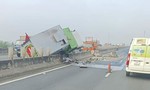 Xe đầu kéo tông liên hoàn 2 xe vệ sinh đường cao tốc TPHCM-Trung Lương