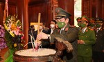 Đoàn đại biểu Công an TPHCM dâng hương tưởng nhớ Chủ tịch Hồ Chí Minh tại Khu Di tích Kim Liên