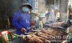 Phố cá lóc nướng ở Sài Gòn nhộn nhịp ngày "vía" Thần Tài