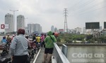 Đang đi trên đường, thanh niên bỏ lại xe máy nhảy cầu Sài Gòn tự tử
