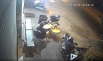 Truy xét 2 thanh niên táo tợn cướp điện thoại, ví tiền của cô gái ở Sài Gòn