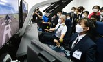 Học sinh hào hứng với trải nghiệm ‘nhập vai’ làm phi công, tiếp viên hàng không