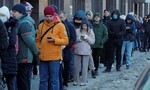 Xung đột Ukraine: Nga tăng gấp đôi lãi suất sau khi đồng rúp lao dốc