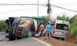 Đà Lạt: Xe đầu kéo đổ đèo Mimosa tông xe khách, 7 người bị thương