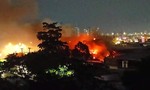 Xưởng gỗ rộng lớn ở TPHCM bao trùm trong biển lửa sau tiếng nổ