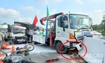 Xe tải tông trúng nhóm công nhân đang sơn dải phân cách làm 1 người chết