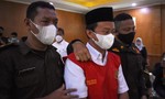 Tòa án Indonesia tuyên án tử hình giáo viên xâm hại 13 học sinh