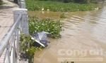 Mô tô nước va chạm sà lan trên sông Sài Gòn, 2 người chết