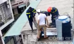 Cảnh sát PCCC TPHCM giải cứu đối tượng ngáo đá định nhảy lầu