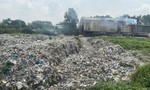 Huyện Bình Chánh: Người dân bức xúc với cơ sở tái chế đổ cả ngàn tấn rác thải gây ô nhiễm