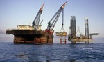 Giá dầu vọt lên 123 USD/thùng sau khi EU giảm nhập khẩu của Nga