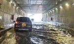 TPHCM: Ngập tại hầm chui An Sương, xe cộ qua lại khó khăn