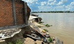 An Giang: Sạt lở nghiêm trọng bờ sông Hậu, 104 hộ dân bị đe doạ nhà ở