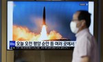 Triều Tiên phóng loạt 8 tên tên lửa ra biển, động thái "chưa từng có"