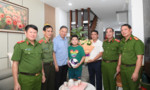 Bộ trưởng Tô Lâm thăm, tặng quà các gia đình thương binh, liệt sĩ