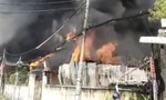 Cháy dữ dội tại xưởng vải rộng hàng trăm mét vuông ở vùng ven TPHCM